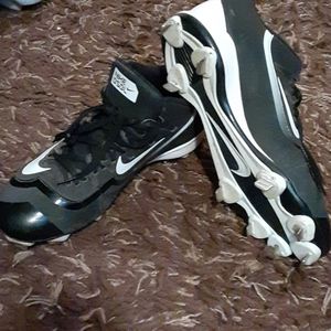 Baseball shoes